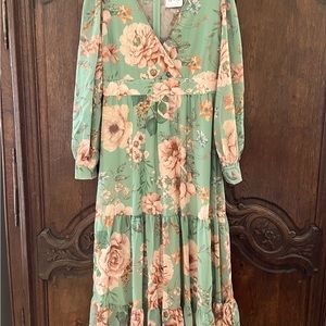 NWT FLORAL Feminine 👗 dress / summer wedding, v neck,  Cabbage Roses, slimming